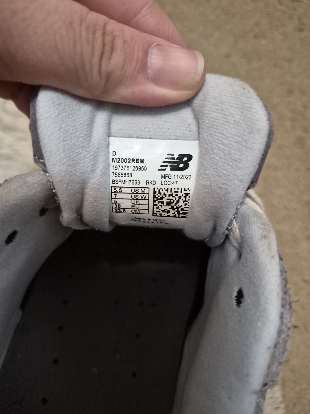 New Balance 2002R - Picture 2 of 3
